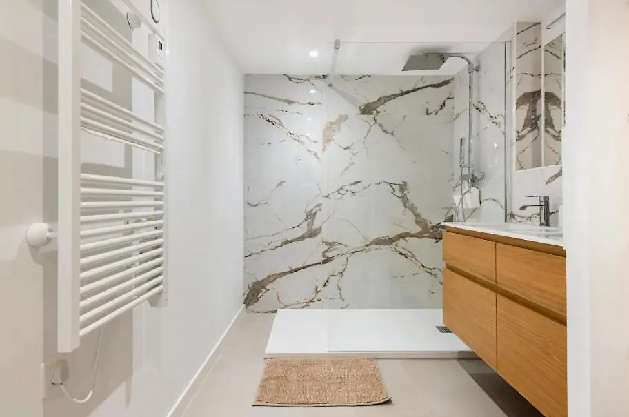 Ferienwohnung {St Fee Sur Les Toits} * Plein Centre Marseille * Clim Apartment