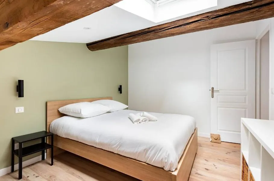 Ferienwohnung {St Fee Sur Les Toits} * Plein Centre Marseille * Clim