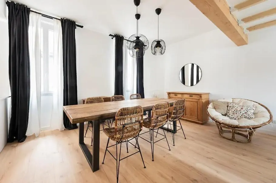 Apartament {St Fee Sur Les Toits} * Plein Centre Marseille * Clim 0*,  Francja